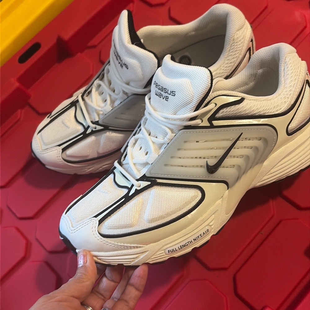 Nike Air Pegasus Wave size 8.5